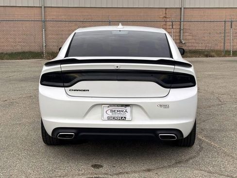 Used 2017 Dodge Charger SXT w/ Blacktop Package image 6