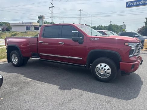 Used 2024 Chevrolet Silverado 3500 High Country w/ High Country Premium Package AWD/4WD image 6