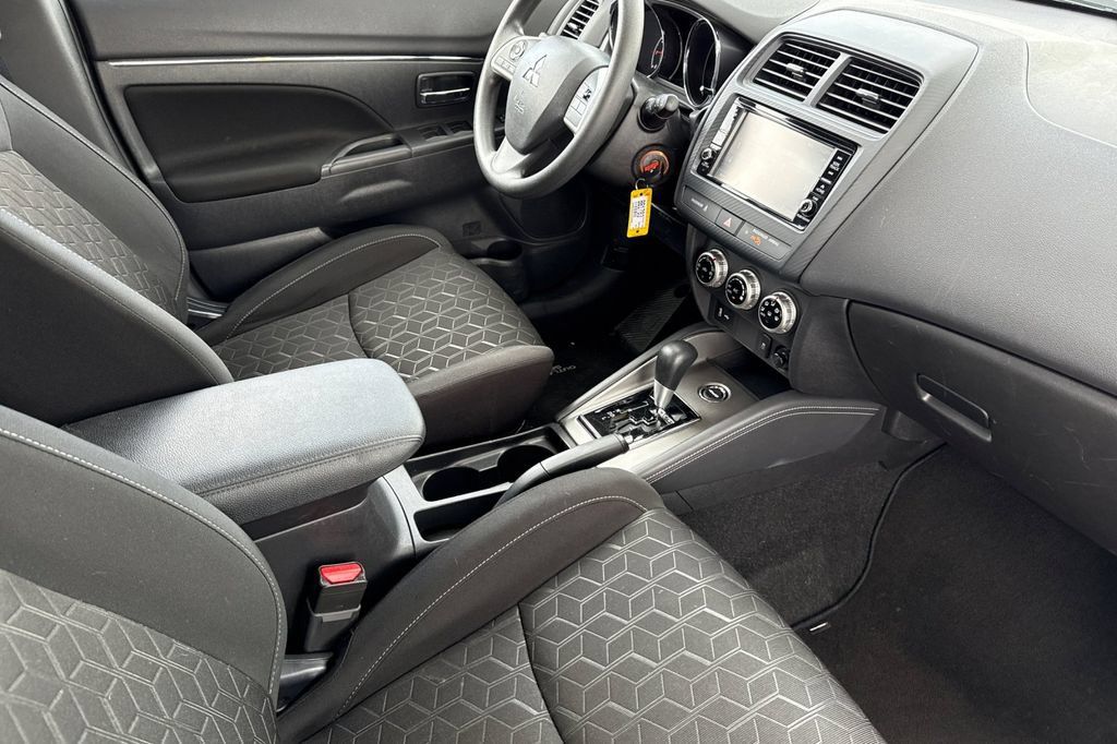 Used 2025 Mitsubishi Outlander Sport ES AWD/4WD image 18