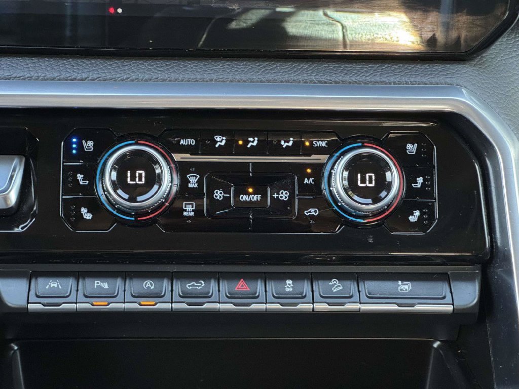 Used 2023 GMC Sierra 1500 Denali w/ Denali Reserve Package AWD/4WD image 6