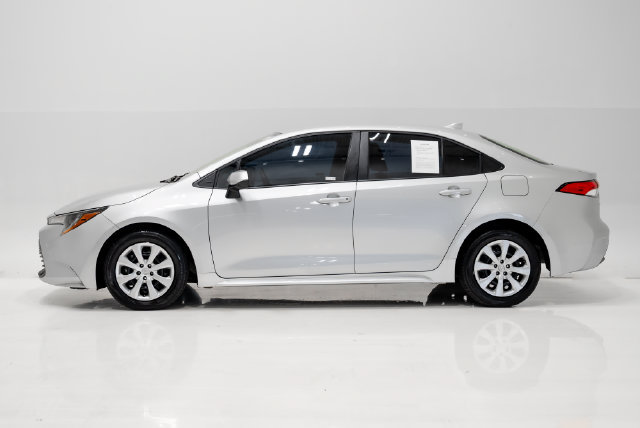 Used 2026 Toyota Corolla LE FWD image 27