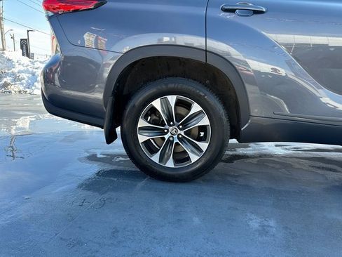 Used 2021 Toyota Highlander XLE image 24