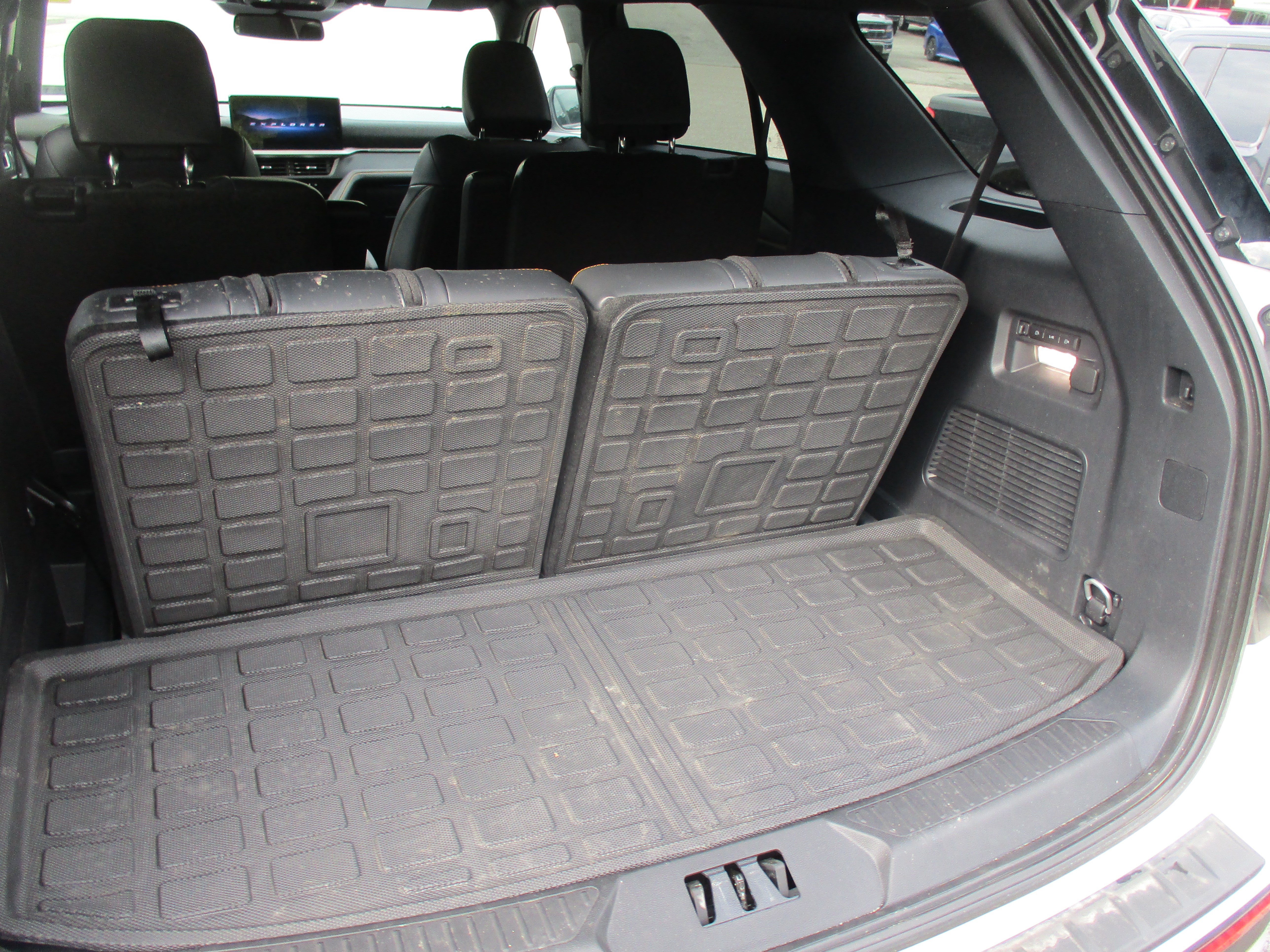 Used 2026 Ford Explorer Tremor w/ Tremor Convenience Package AWD/4WD image 11