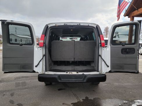 Used 2016 GMC Savana 2500 LS image 13