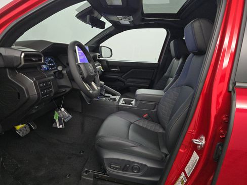 Used 2025 Toyota Tacoma TRD Sport image 7