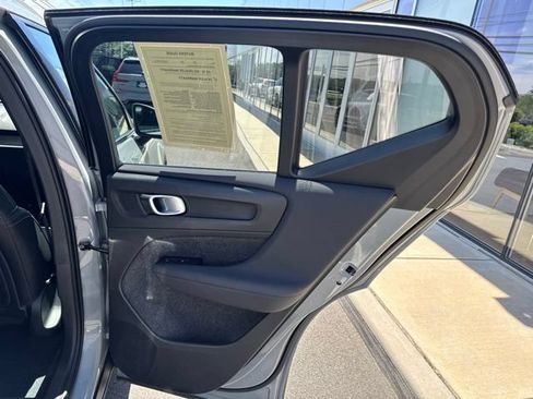 Certified 2025 Volvo XC40 B5 Plus AWD/4WD image 10