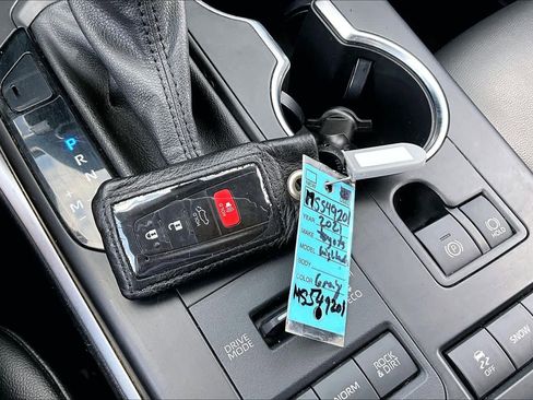 Used 2021 Toyota Highlander XLE image 15