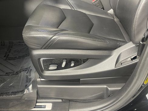 Used 2019 Cadillac Escalade Premium Luxury image 25