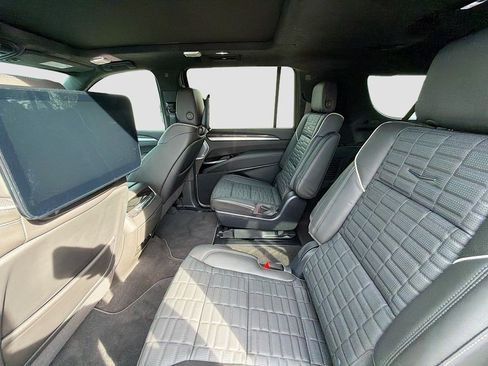 Certified 2025 Cadillac Escalade ESV V AWD/4WD image 25