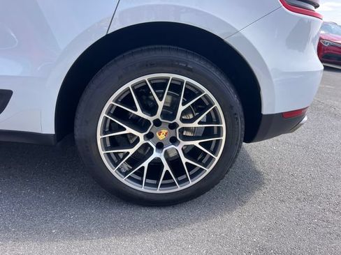 Used 2018 Porsche Macan w/ Premium Package Plus AWD/4WD image 30
