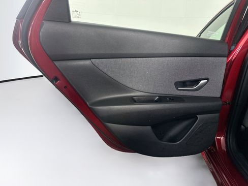 Used 2025 Hyundai Elantra Limited FWD image 27