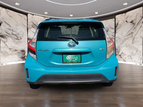 Used 2018 Toyota Prius C One w/ Carpet Mat Package FWD image 7