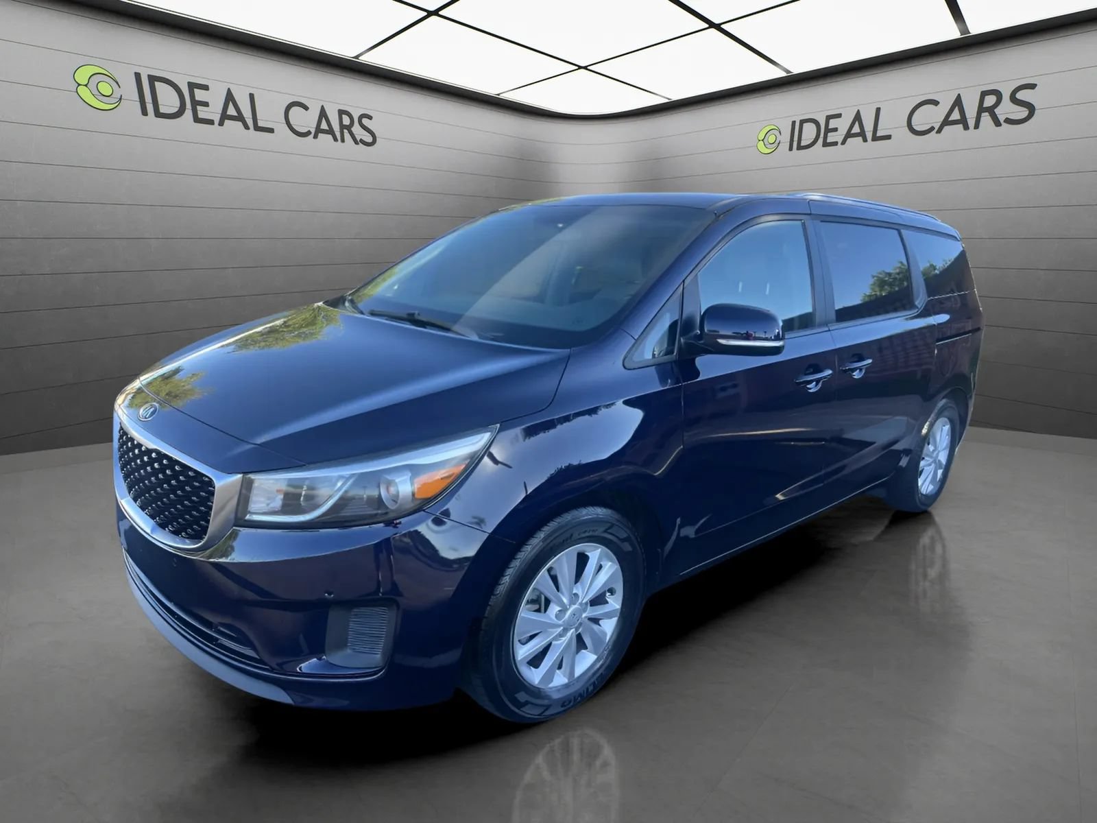 Used 2018 Kia Sedona LX w/ LX Essentials Premium Package FWD image 1