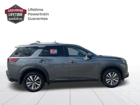 Certified 2025 Nissan Pathfinder SL image 6