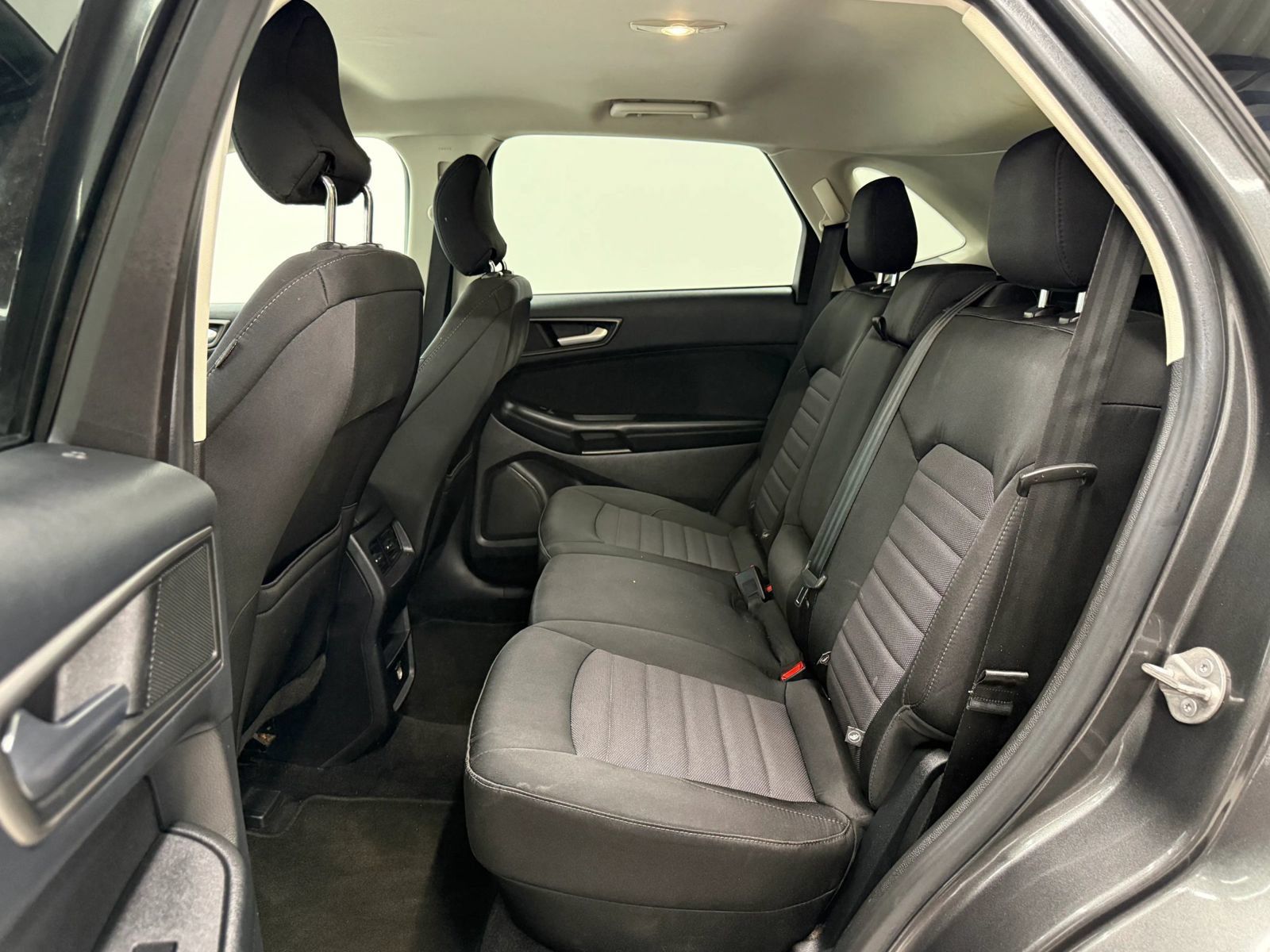 Used 2016 Ford Edge SE FWD image 18