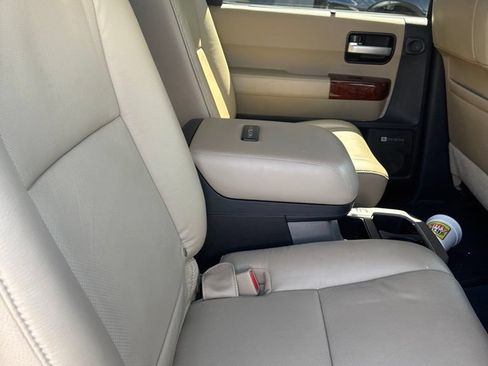 Used 2022 Toyota Sequoia Platinum AWD/4WD image 6