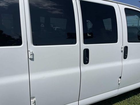 Used 2020 Chevrolet Express 3500 LT w/ LT Preferred Equipment Group RWD image 24