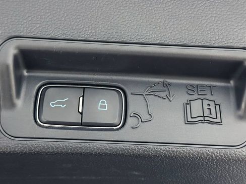 Used 2021 Ford Explorer XLT w/ Equipment Group 202A AWD/4WD image 13