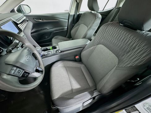 Used 2025 Toyota Camry LE image 13
