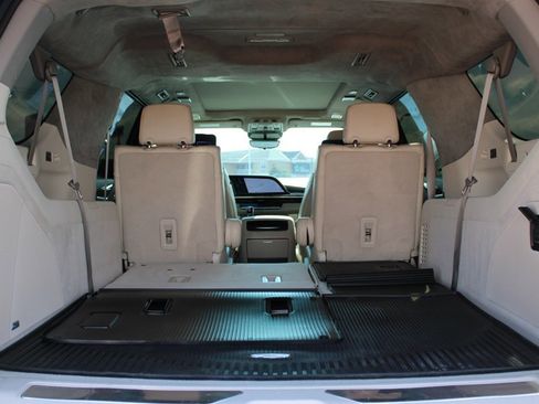 Used 2022 Cadillac Escalade ESV Premium Luxury Platinum image 15