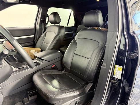 Used 2017 Ford Explorer XLT w/ Equipment Group 202A image 11