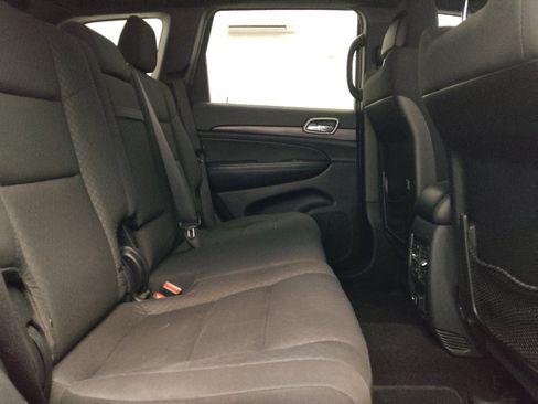 Used 2019 Jeep Grand Cherokee Laredo RWD image 19