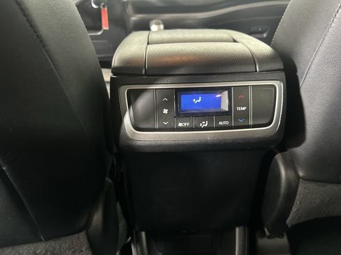 Used 2019 Toyota Highlander Plus AWD/4WD image 22