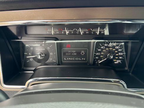 Used 2012 Lincoln Navigator L 4WD image 33