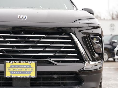 Used 2025 Buick Enclave Preferred image 9