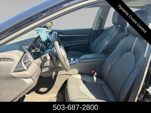Used 2023 Toyota Camry SE w/ Cold Weather Package FWD image 10