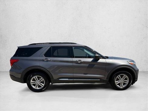 Certified 2021 Ford Explorer XLT w/ Equipment Group 202A AWD/4WD image 4