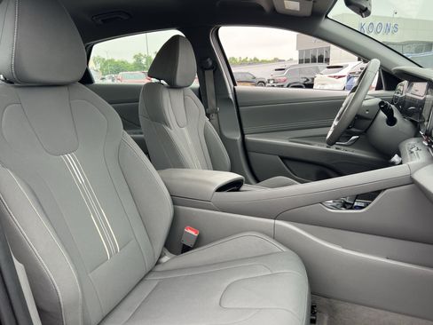 Used 2023 Hyundai Elantra SEL w/ Convenience Package FWD image 26