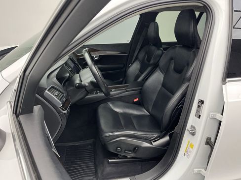 Used 2019 Volvo XC90 T5 Momentum w/ Advanced Package image 9