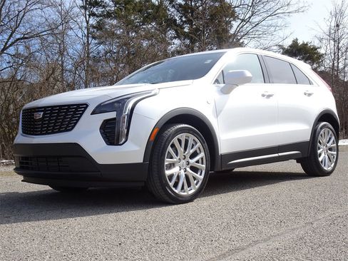 Certified 2022 Cadillac XT4 Luxury w/ Cold Weather Package image 1