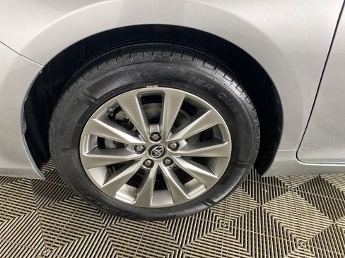 Used 2015 Toyota Camry XLE w/ Moonroof Package FWD image 21