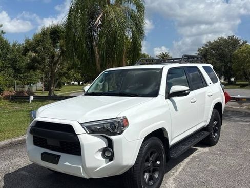 Used 2021 Toyota 4Runner SR5 Premium w/ Moonroof Package AWD/4WD image 4
