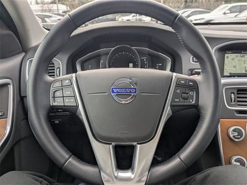 Used 2017 Volvo S60 T5 Inscription Platinum image 28