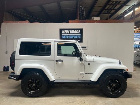 Used 2017 Jeep Wrangler Sahara image 2