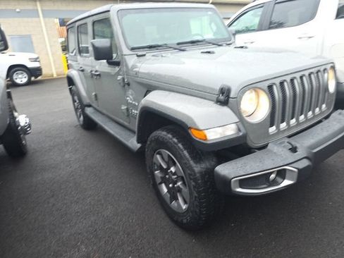 Used 2018 Jeep Wrangler Unlimited Sahara w/ Cold Weather Group AWD/4WD image 3