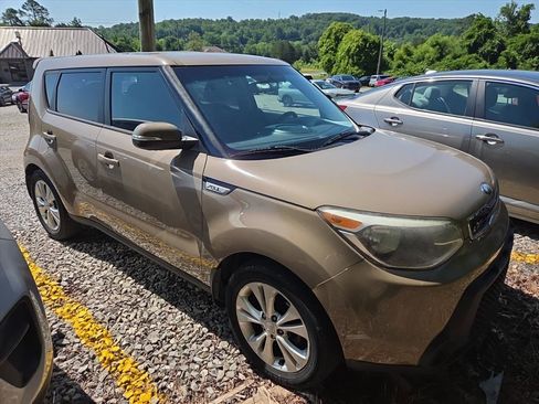 Used 2014 Kia Soul + FWD image 3
