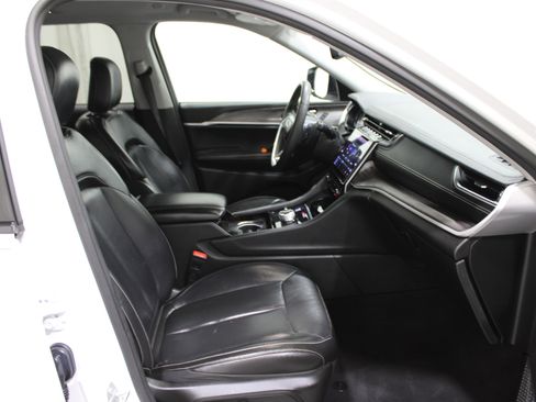 Used 2023 Jeep Grand Cherokee Limited w/ Black Appearance Package image 30