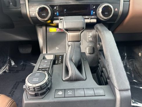 Certified 2025 Toyota 4Runner Limited w/ Tow Technology Package AWD/4WD image 30