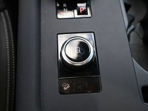 Used 2024 Land Rover Discovery S AWD/4WD image 29