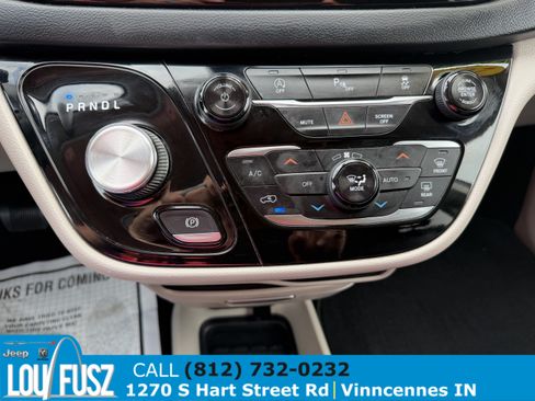 Used 2018 Chrysler Pacifica Touring-L FWD image 24