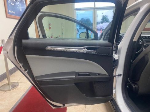 Used 2016 Ford Fusion S image 9