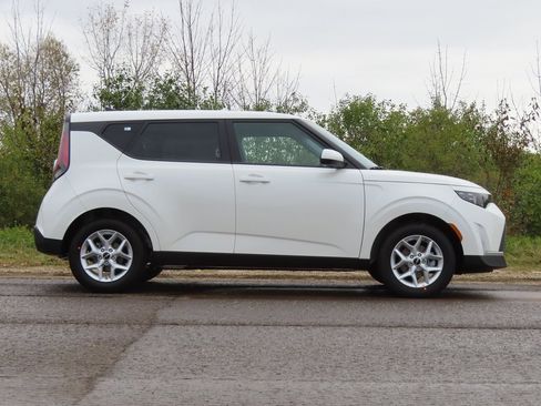 New 2025 Kia Soul LX w/ LX Technology Package image 2