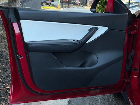 Used 2021 Tesla Model Y Long Range AWD/4WD image 28