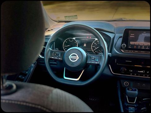 Used 2021 Nissan Rogue SV image 13