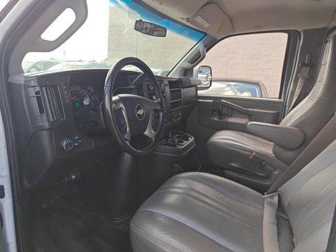 Used 2017 Chevrolet Express 2500 RWD image 8