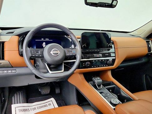 Used 2023 Nissan Pathfinder Platinum image 17